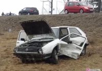 Zderzenie samochodów. Jedna osoba ranna - zdjęcie główne