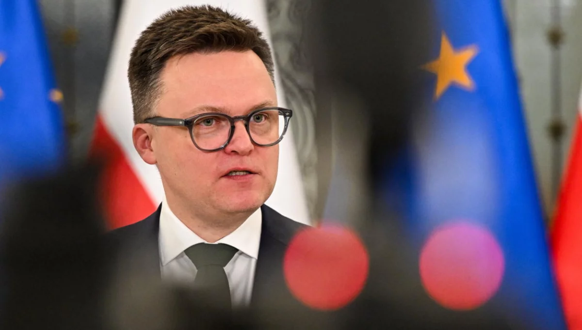 Szymon Hołownia - posiedzenia Sejmu zostały przeniesione (Fot. PAP/Radek Pietruszka)