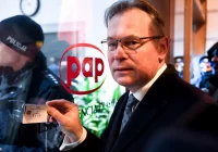 Dwa autokary z powiatu limanowskiego. Mobilizacja PiS na protest w Warszawie - zdjęcie główne