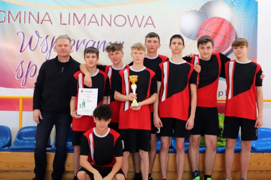 Mordarka Mistrzami Gminy Limanowa w Koszykówce Młodzieży - zdjęcie 2