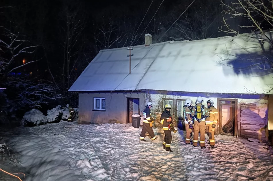 Siedem zastępów straży do pożaru pustostanu - zdjęcie 3