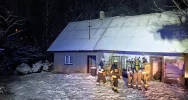 Siedem zastępów straży do pożaru pustostanu - zdjęcie 3