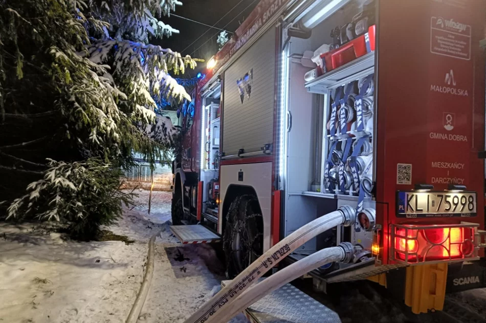 Siedem zastępów straży do pożaru pustostanu - zdjęcie 6