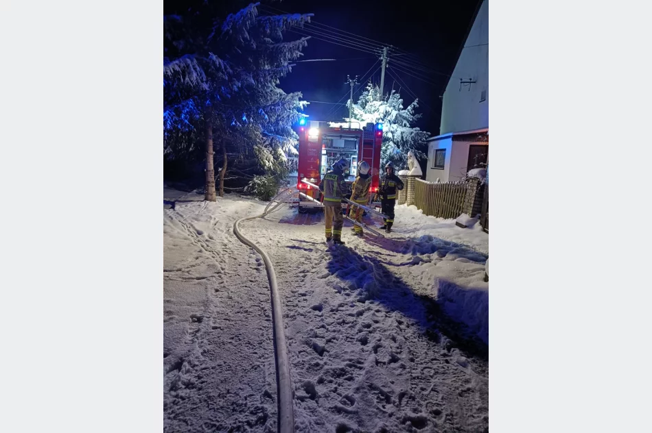 Siedem zastępów straży do pożaru pustostanu - zdjęcie 10