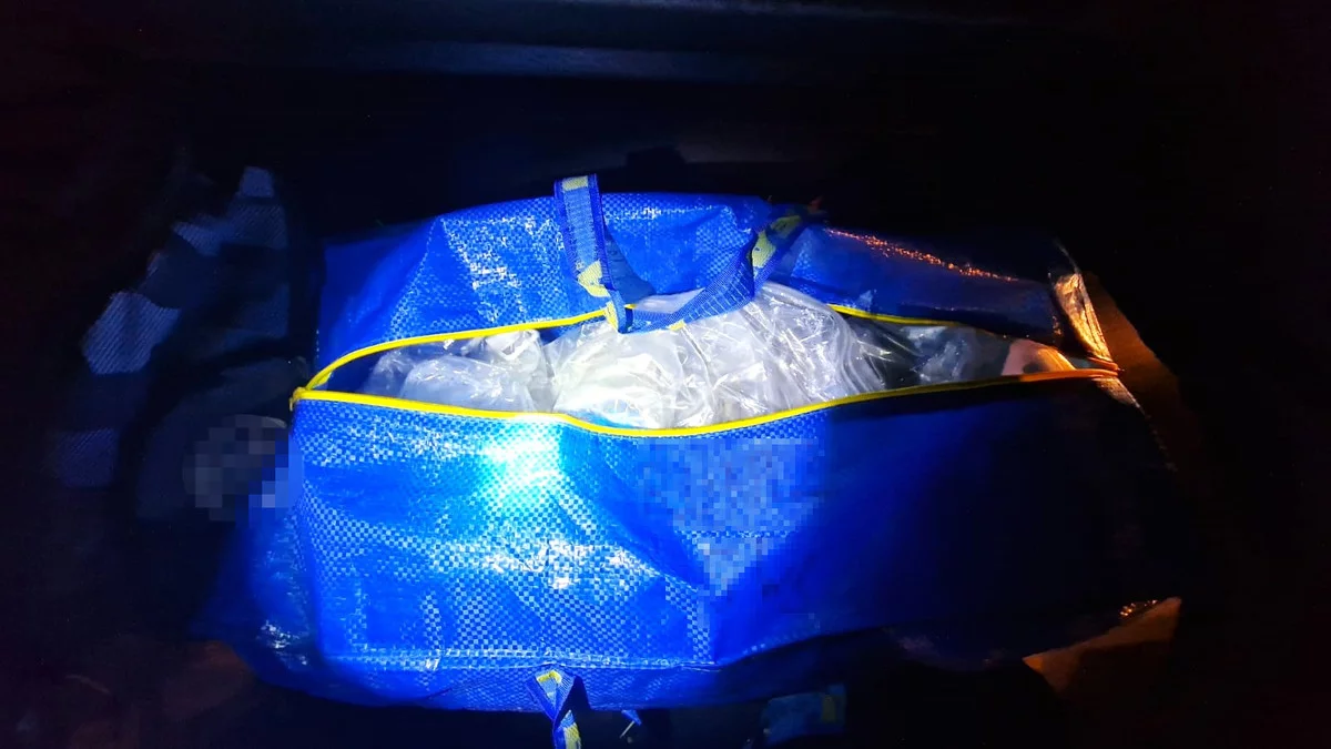 Torba w której policja znalazła ponad 4 kilogramy marihuany (fot. KMP Nowy Sącz)