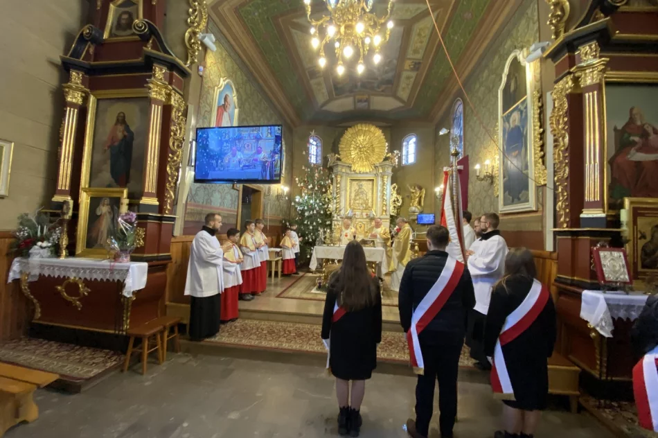 Obchody Święta Szkoły w Pisarzowej połączone z 60-leciem śmierci patrona ks. Józefa Górszczyka - zdjęcie 6
