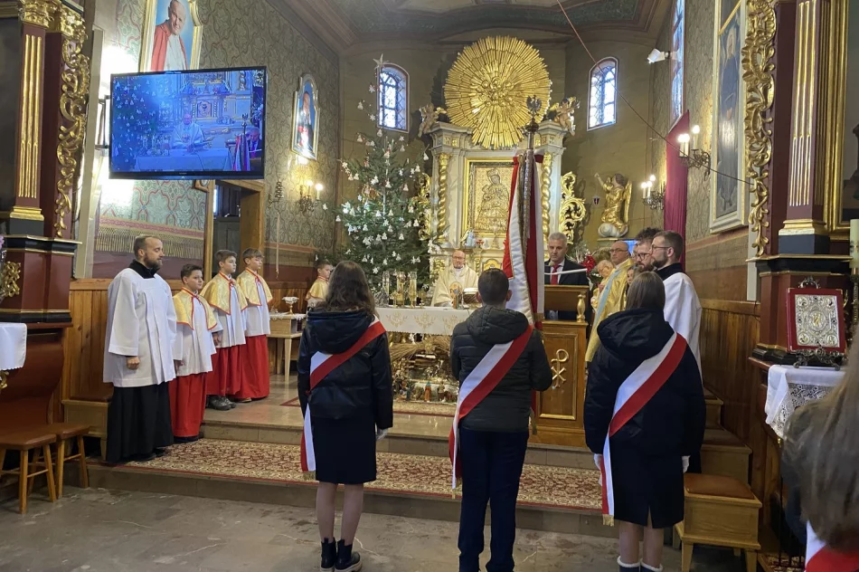 Obchody Święta Szkoły w Pisarzowej połączone z 60-leciem śmierci patrona ks. Józefa Górszczyka - zdjęcie 7