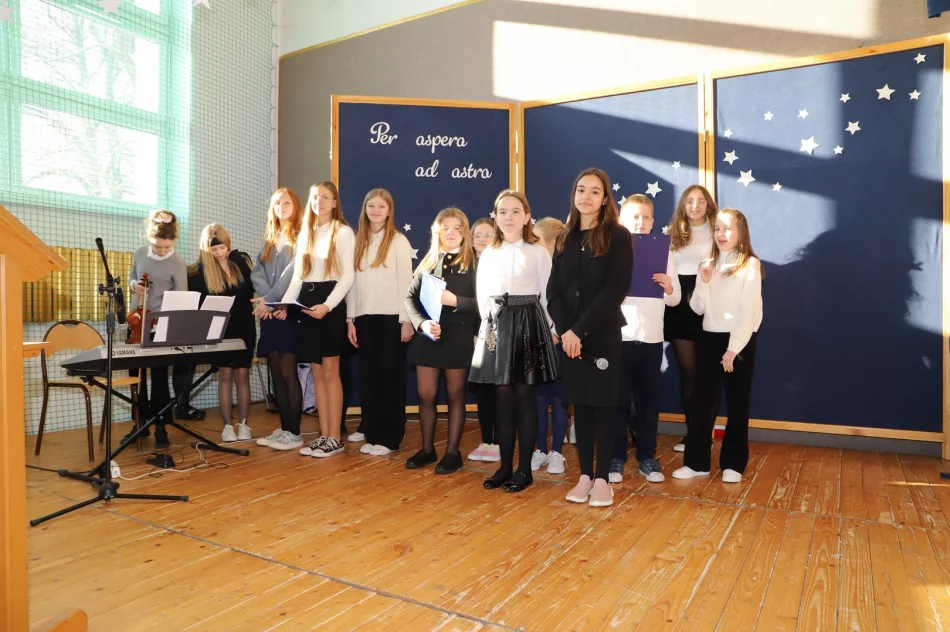 Obchody Święta Szkoły w Pisarzowej połączone z 60-leciem śmierci patrona ks. Józefa Górszczyka - zdjęcie 15