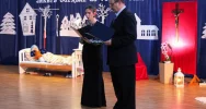 Refleksyjny spektakl w wykonaniu młodzieży i radość kolędowania (ZDJĘCIA) - zdjęcie 5
