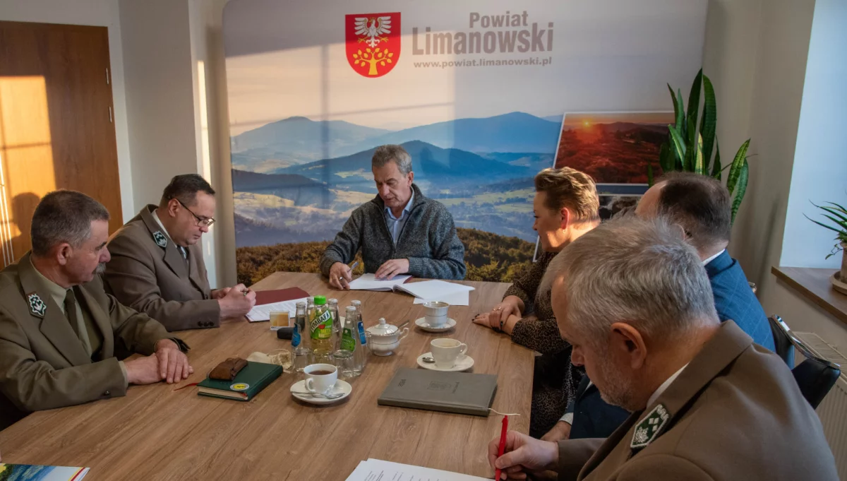 Podpisanie porozumienia/fot.: Starostwo Powiatowe w Limanowej