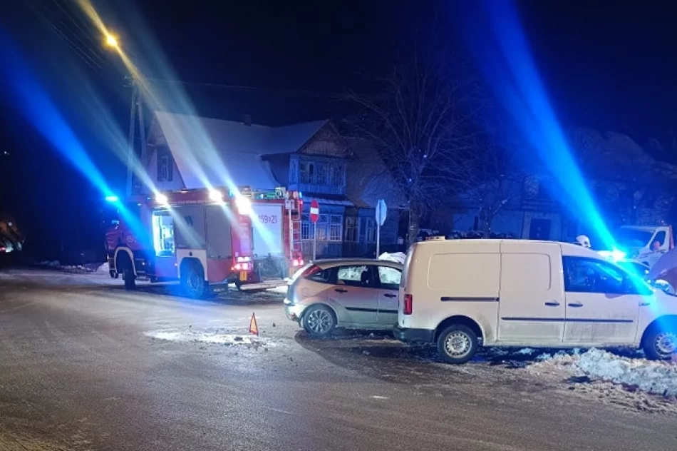 Zderzenie dwóch samochodów – akcja służb - zdjęcie 6