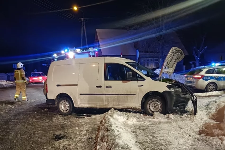 Zderzenie dwóch samochodów – akcja służb - zdjęcie 7