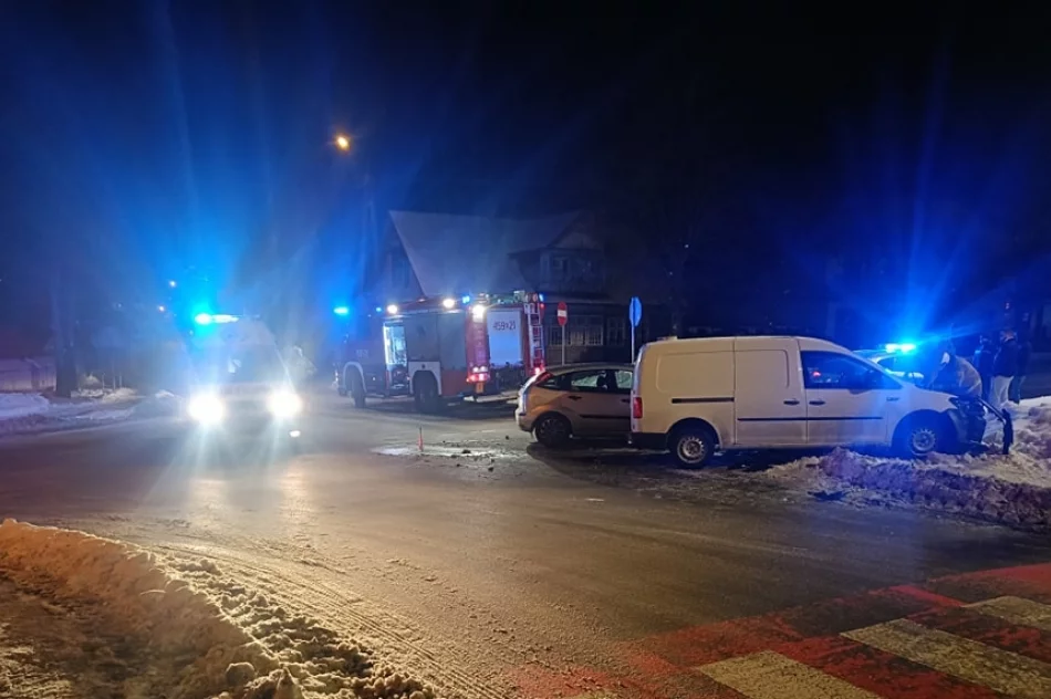 Zderzenie dwóch samochodów – akcja służb - zdjęcie 10