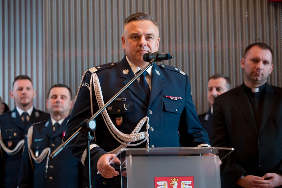 Ślubowanie nowych policjantów. Trzech trafi do Limanowej - zdjęcie 7