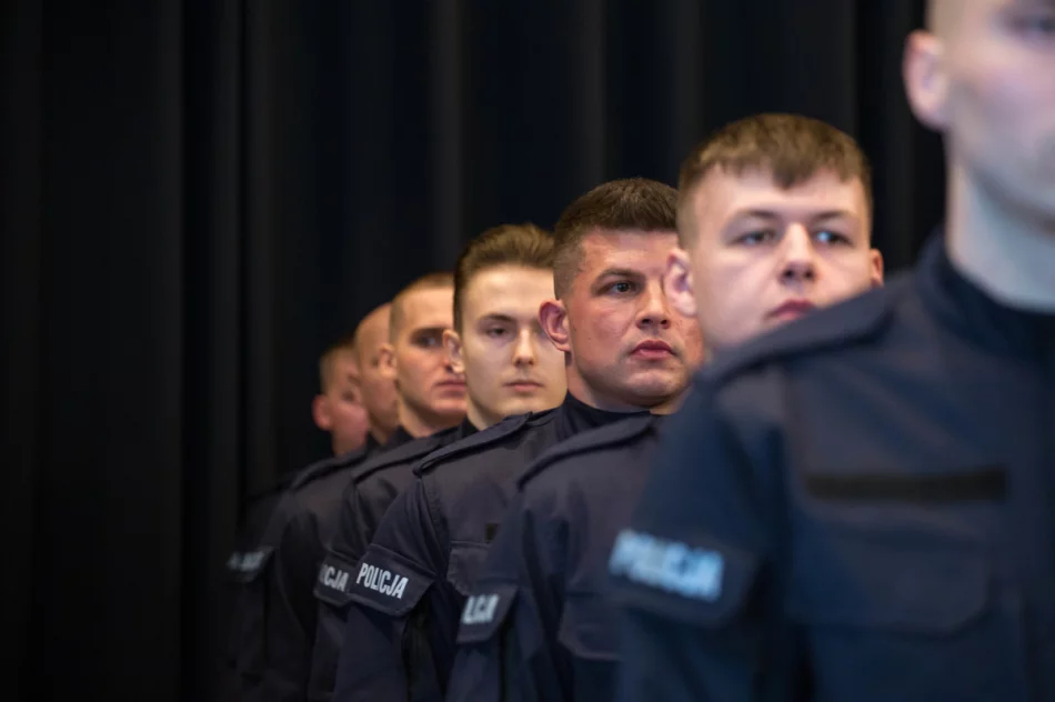 Ślubowanie nowych policjantów. Trzech trafi do Limanowej - zdjęcie 8