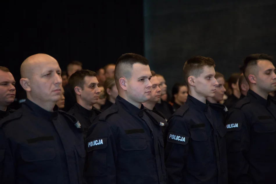 Ślubowanie nowych policjantów. Trzech trafi do Limanowej - zdjęcie 10