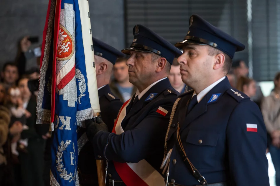 Ślubowanie nowych policjantów. Trzech trafi do Limanowej - zdjęcie 12
