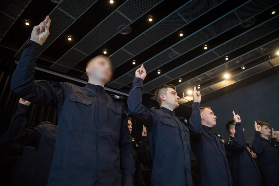 Ślubowanie nowych policjantów. Trzech trafi do Limanowej - zdjęcie 14