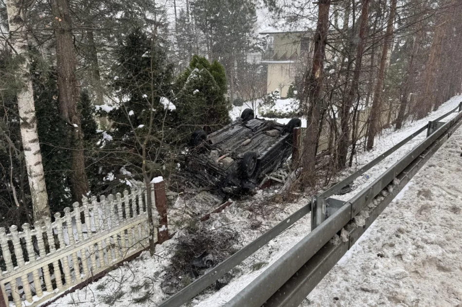 Auto wybiło się w powietrze na barierze i dachowało  - zdjęcie 5