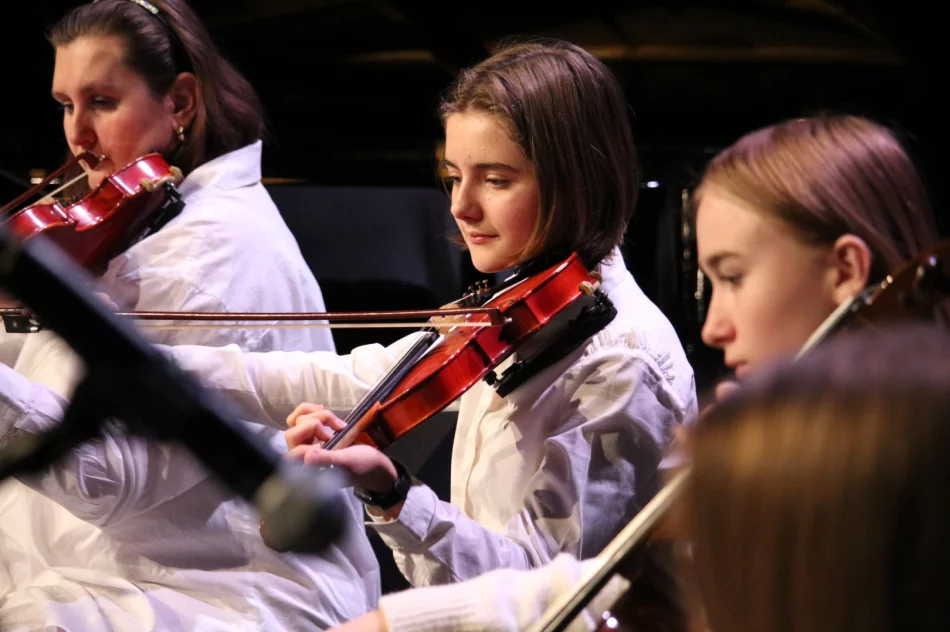 Świąteczny koncert orkiestry kameralnej z Ewą Novel (ZDJĘCIA) - zdjęcie 2