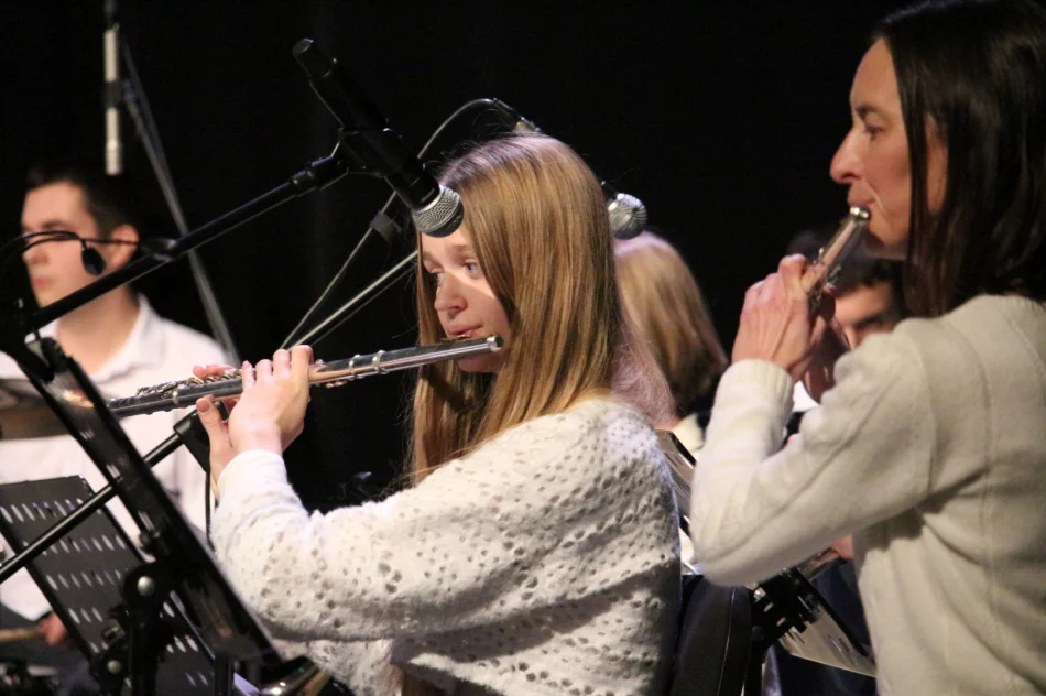 Świąteczny koncert orkiestry kameralnej z Ewą Novel (ZDJĘCIA) - zdjęcie 11