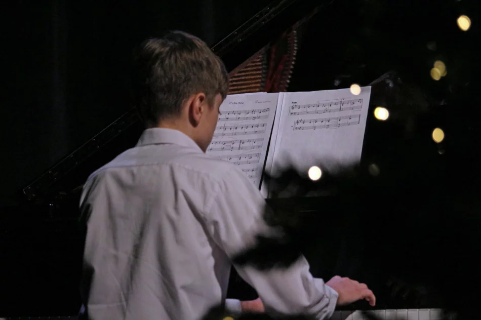 Świąteczny koncert orkiestry kameralnej z Ewą Novel (ZDJĘCIA) - zdjęcie 13