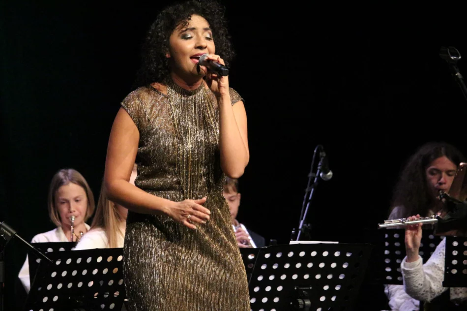 Świąteczny koncert orkiestry kameralnej z Ewą Novel (ZDJĘCIA) - zdjęcie 18