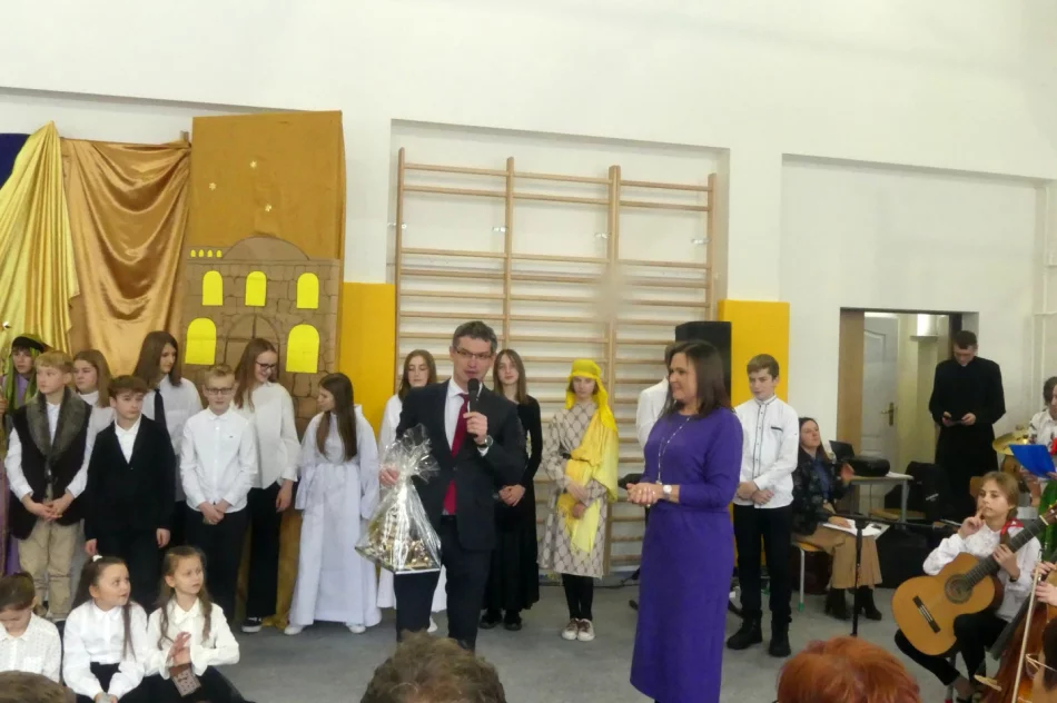 Otwarcie odnowionej sali gimnastycznej  - zdjęcie 5