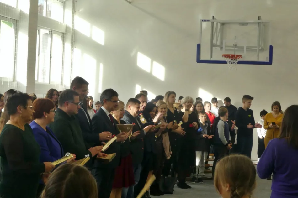 Otwarcie odnowionej sali gimnastycznej  - zdjęcie 8