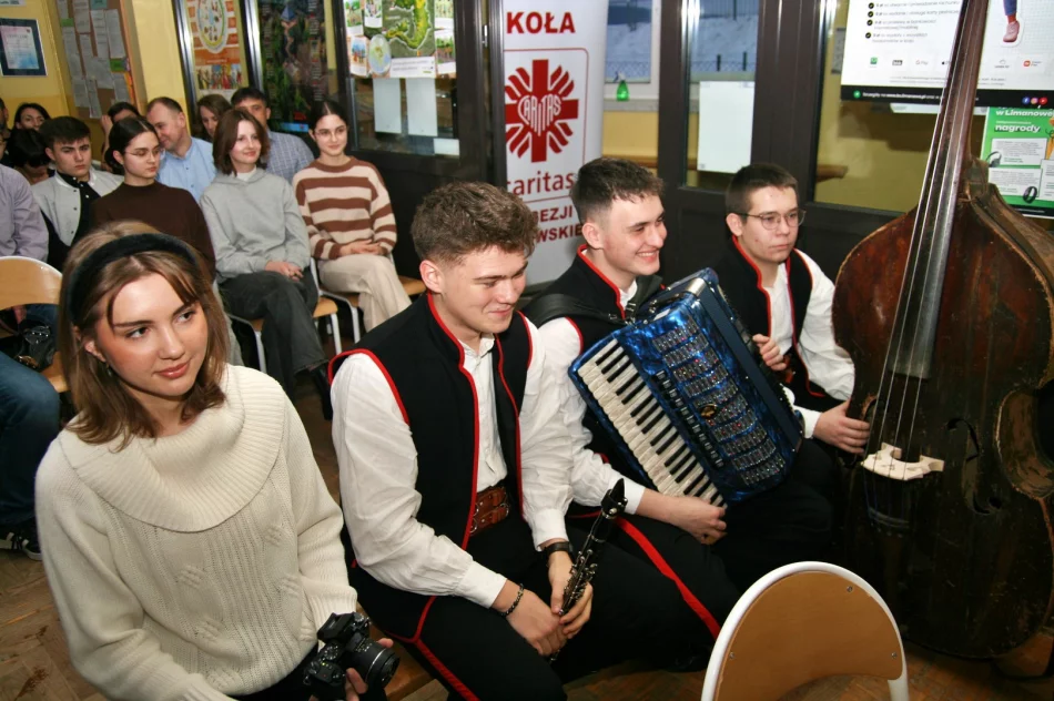 Jasełka w Szkole Podstawowej w Kaninie - zdjęcie 8