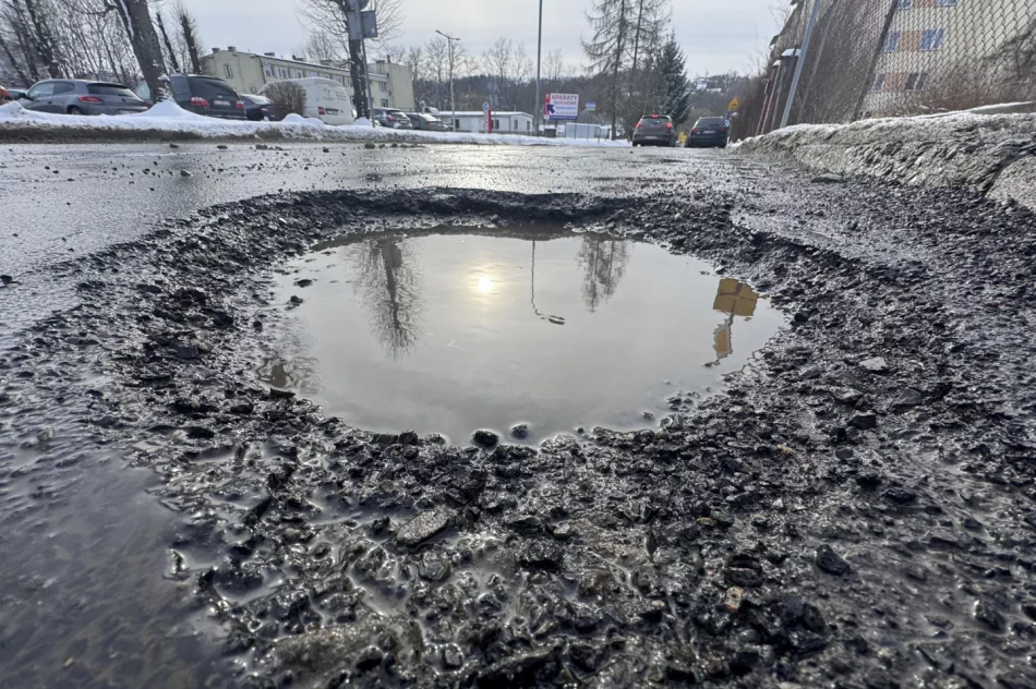 Problemy z dojazdem drogą miejską do szpitala. Dyrektor: “jest mi wstyd” - zdjęcie 5