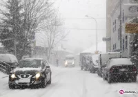 Ślisko na drogach! Samochody stały - zdjęcie główne