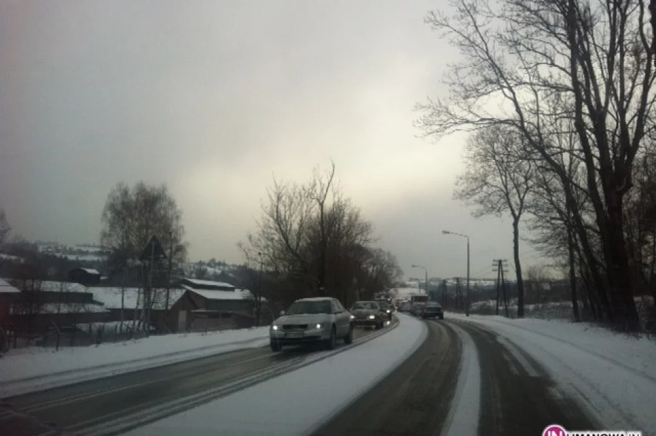 Ślisko na drogach! Samochody stały - zdjęcie 4