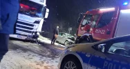 Czołowe zderzenie samochodu osobowego z ciężarówką - zdjęcie 2
