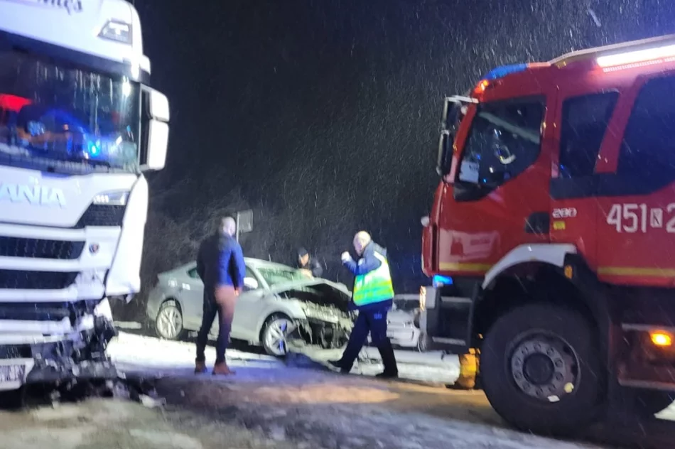 Czołowe zderzenie samochodu osobowego z ciężarówką - zdjęcie 5