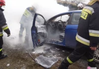 Pożar nieoznakowanego radiowozu policji - zdjęcie główne