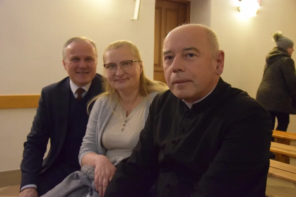 Radosne pomaganie. Koncert charytatywny w szkole (ZDJĘCIA) - zdjęcie 2