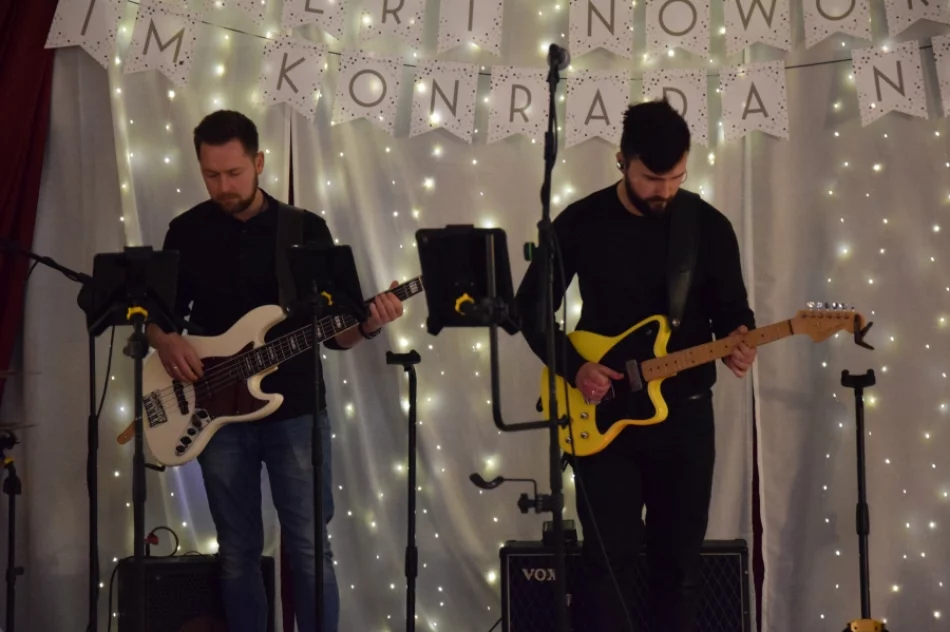 Radosne pomaganie. Koncert charytatywny w szkole (ZDJĘCIA) - zdjęcie 3