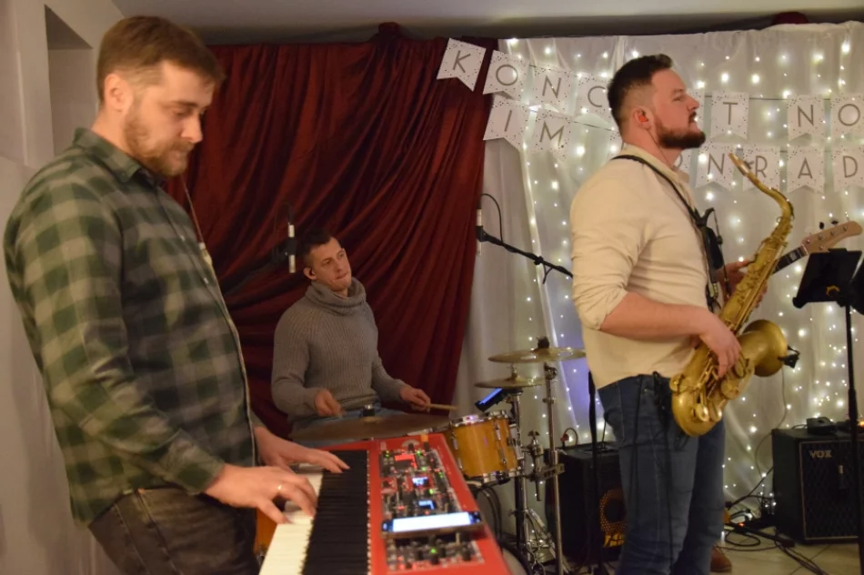 Radosne pomaganie. Koncert charytatywny w szkole (ZDJĘCIA) - zdjęcie 4