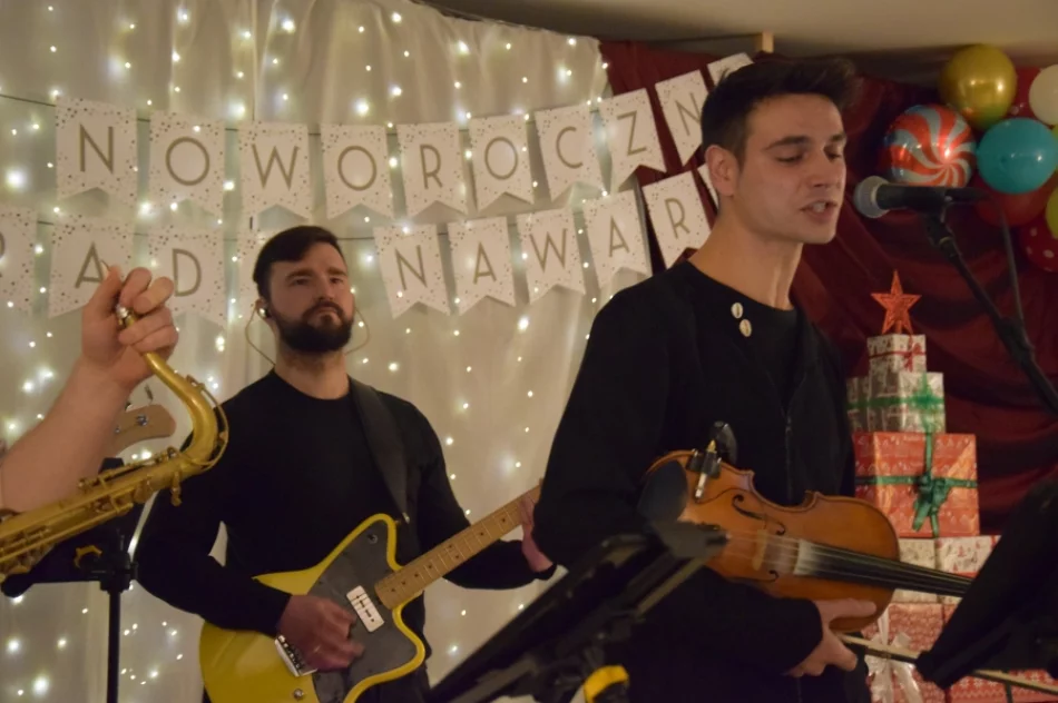 Radosne pomaganie. Koncert charytatywny w szkole (ZDJĘCIA) - zdjęcie 5