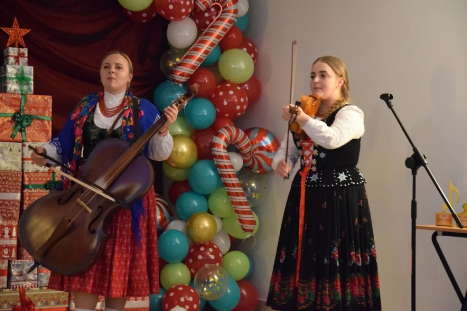 Radosne pomaganie. Koncert charytatywny w szkole (ZDJĘCIA) - zdjęcie 9