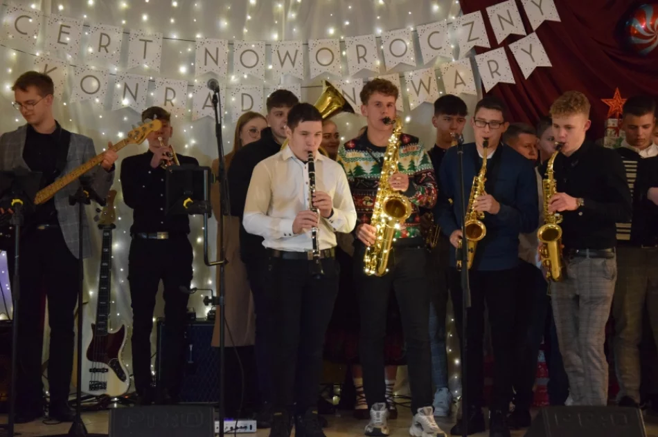 Radosne pomaganie. Koncert charytatywny w szkole (ZDJĘCIA) - zdjęcie 12