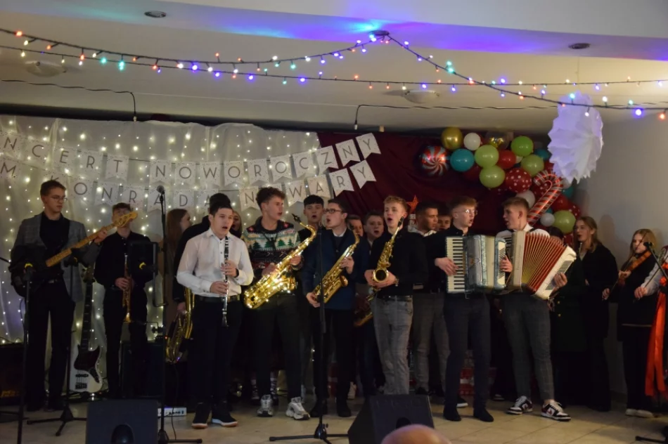 Radosne pomaganie. Koncert charytatywny w szkole (ZDJĘCIA) - zdjęcie 13