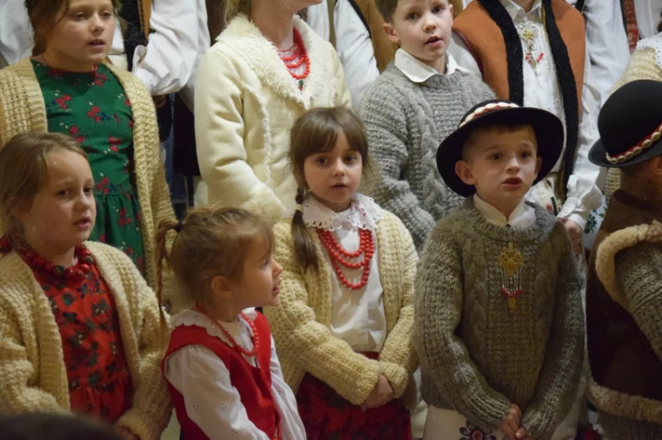 Radosne pomaganie. Koncert charytatywny w szkole (ZDJĘCIA) - zdjęcie 17