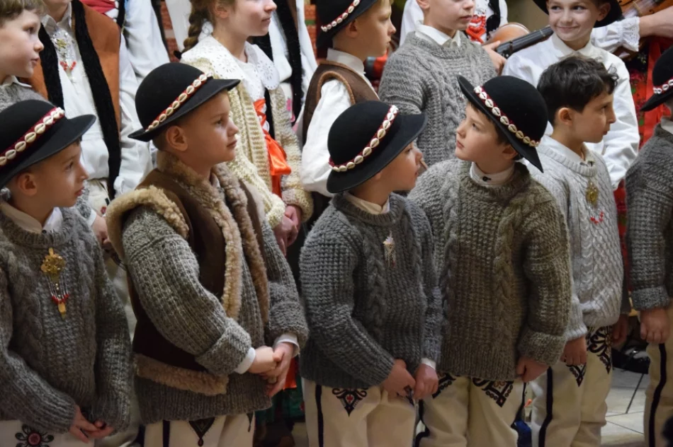 Radosne pomaganie. Koncert charytatywny w szkole (ZDJĘCIA) - zdjęcie 18