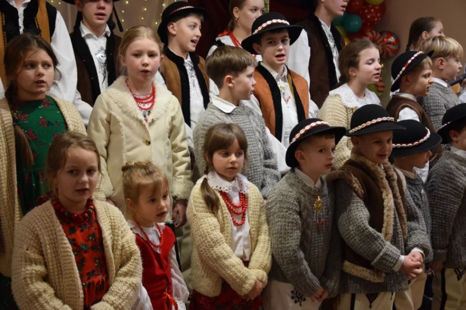 Radosne pomaganie. Koncert charytatywny w szkole (ZDJĘCIA) - zdjęcie 19