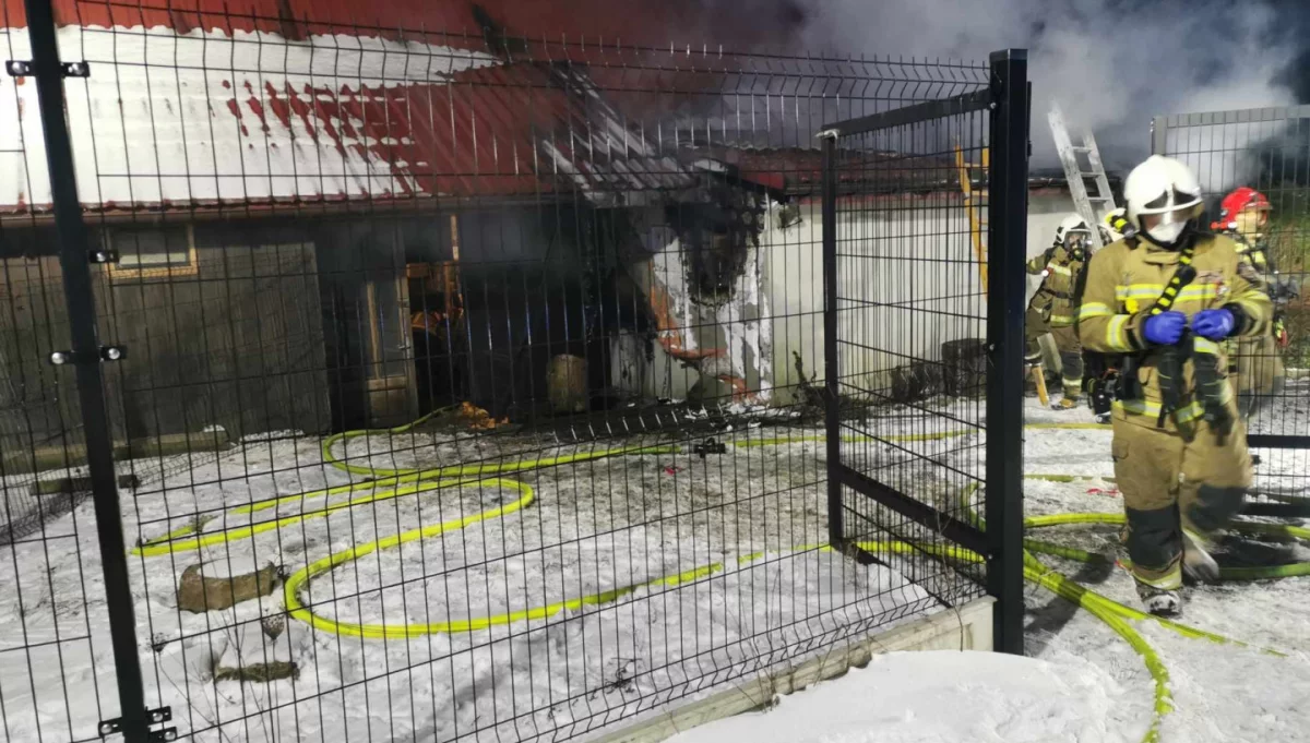 Pożar budynku gospodarczego w Zawadce (Fot. OSP Tymbark)