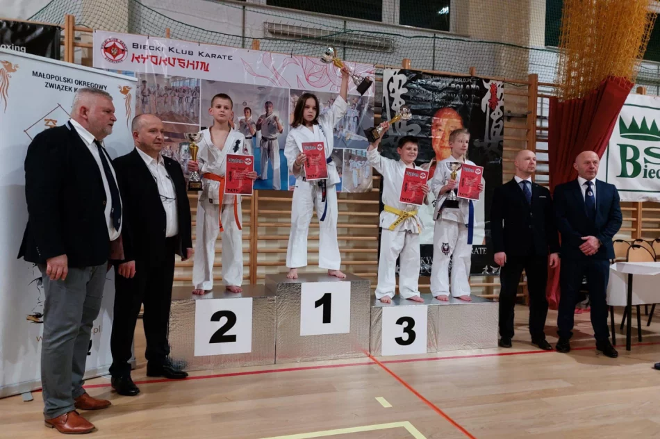 11 medali dla karateków ARS Limanowa – JONIEC Team na Mistrzostwach Małopolski Karate Kyokushin - zdjęcie 8