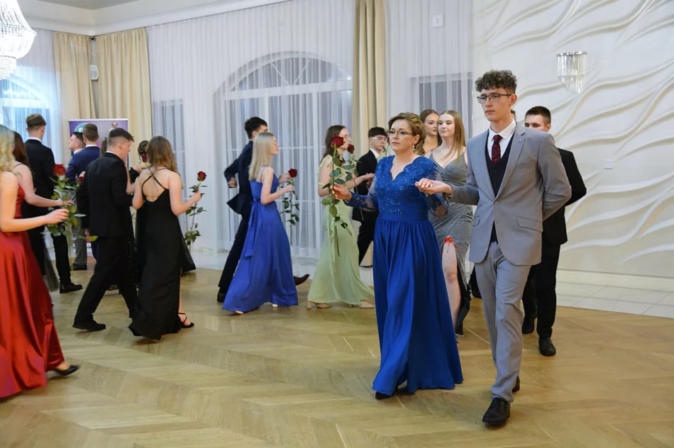 Studniówka "Ekonoma" - rozpoczęcie odliczania do matury (ZDJĘCIA) - zdjęcie 9