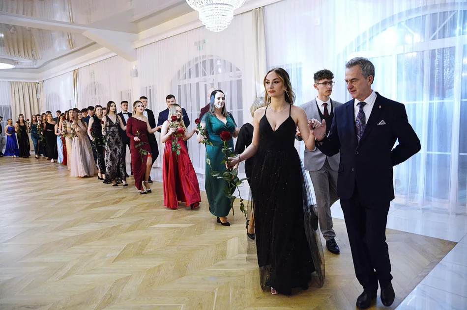 Studniówka "Ekonoma" - rozpoczęcie odliczania do matury (ZDJĘCIA) - zdjęcie 11